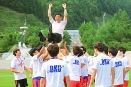 축구부, 36년 만에 추계대회 우승컵 들어 올리다