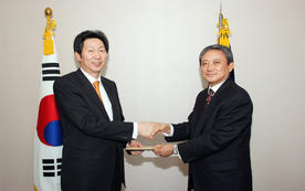 학산 김용호 시비 재건립 기금 전달