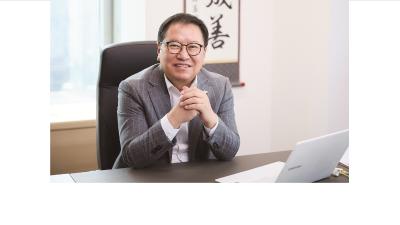 모교에 발전기금 누적 10억 원 기부!!<br />고정용 총동창회장(경제학과 77학번)
